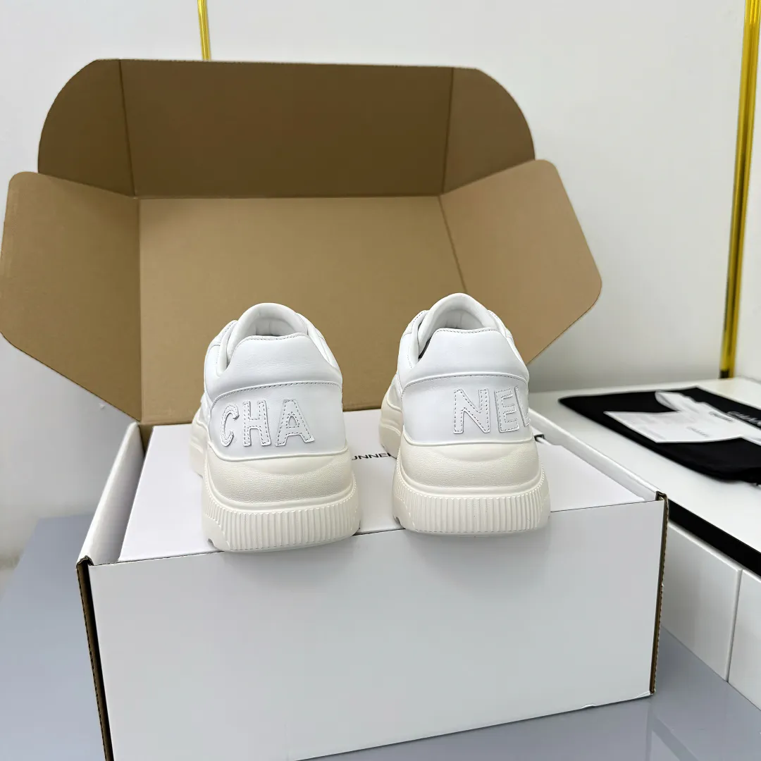 👟👟Ex-factory price 620👟👟 Chanel bread shoes ~ original calfskin panda shoes Chanel 25C latest hot style panda black and white sports shoes casual sneakers Xiaoxiang hot item classic black and white panda color coco girls must pay Fabric: original custom mixed sheepskin lining: original imported breathable mesh lining outsole: Original molded rubber + TPU combination Size: Women's 35-41